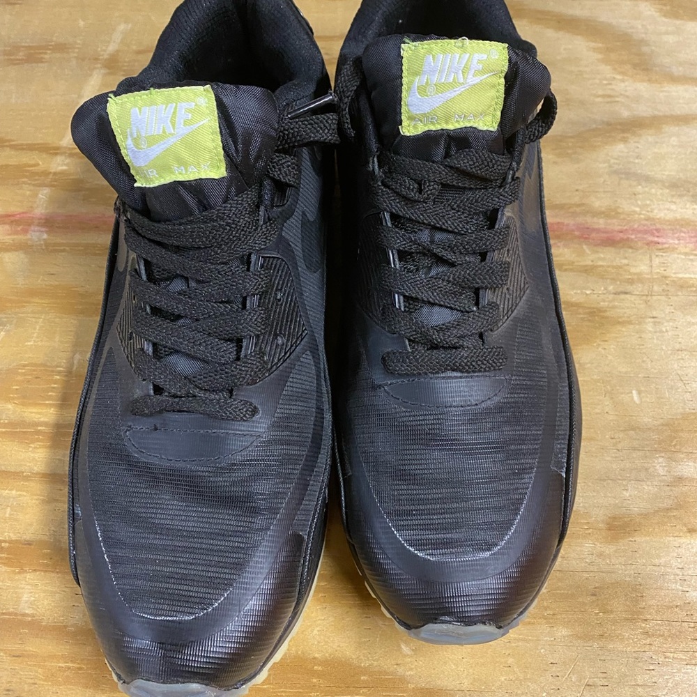 Classic Nike Air Max - Black on Black /Glow in the dark soles. BRAND NEW UNWORN!